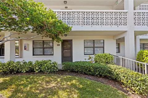 4910 Bay St NE #111, Saint Petersburg, FL 33703