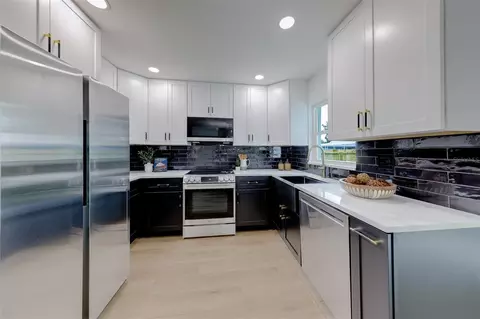 Kitchen - 7026 68th Ave N, Pinellas Park, FL 33781 photo 1 of 4