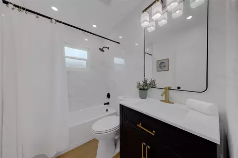 Bath - 7026 68th Ave N, Pinellas Park, FL 33781 photo 1 of 5