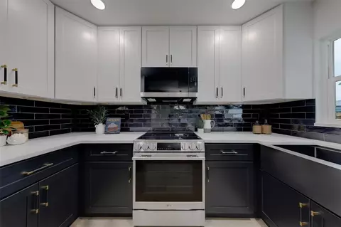 Kitchen - 7026 68th Ave N, Pinellas Park, FL 33781 photo 2 of 4