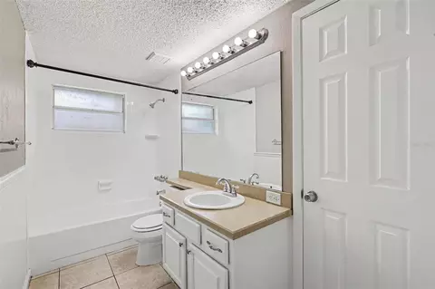 Bath - 3805 Mcintosh Rd, Dover, FL 33527 photo 1 of 2