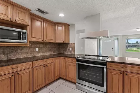 Kitchen - 3805 Mcintosh Rd, Dover, FL 33527 photo 3 of 3