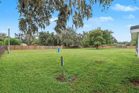 Exterior - 3805 Mcintosh Rd, Dover, FL 33527 photo 5 of 8