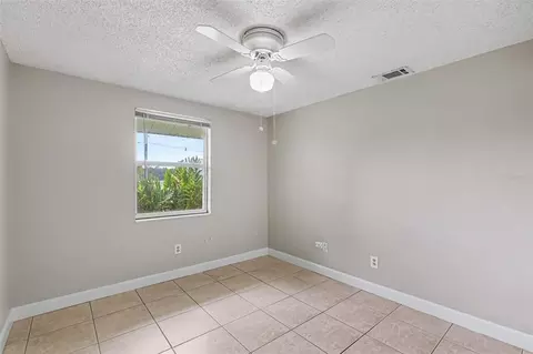 Bedroom - 3805 Mcintosh Rd, Dover, FL 33527 photo 3 of 3