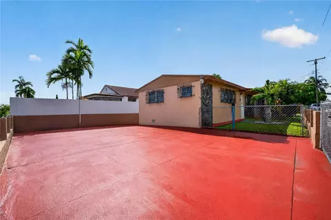 Exterior - 500 E 40th St, Hialeah, FL 33013 photo 3 of 10