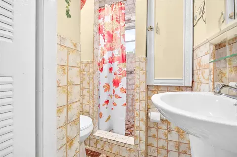 Bath - 500 E 40th St, Hialeah, FL 33013 photo 1 of 4