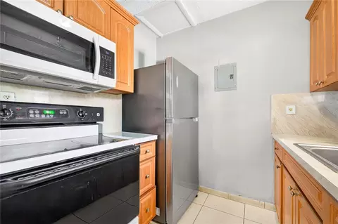 Kitchen - 500 E 40th St, Hialeah, FL 33013 photo 2 of 2