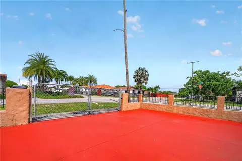 Exterior - 500 E 40th St, Hialeah, FL 33013 photo 4 of 10