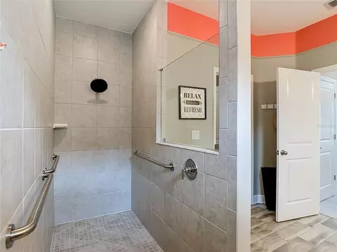 Bath - 813 Old Windsor Way, Spring Hill, FL 34609 photo 3 of 5