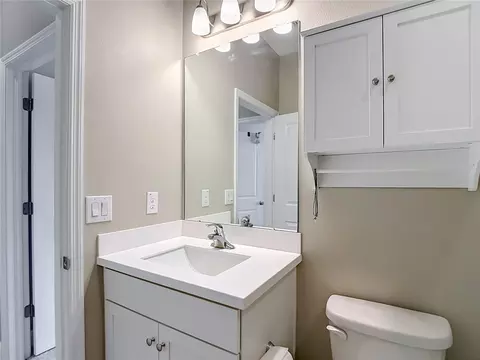 Bath - 813 Old Windsor Way, Spring Hill, FL 34609 photo 5 of 5