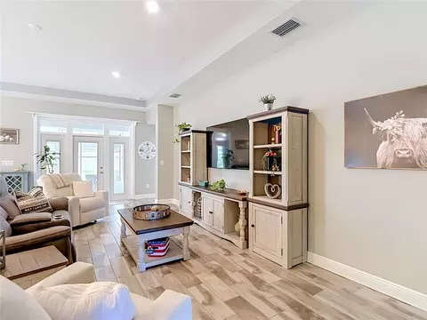 Living - 813 Old Windsor Way, Spring Hill, FL 34609 photo 2 of 7