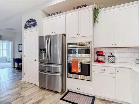 Kitchen - 813 Old Windsor Way, Spring Hill, FL 34609 photo 5 of 10