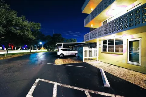 4705 1st St NE #132, Saint Petersburg, FL 33703