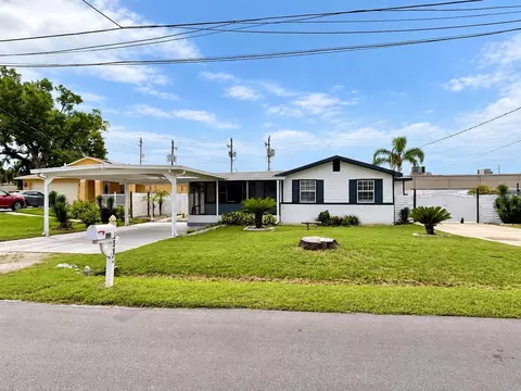 8512 Sunbeam Ln, Tampa, FL 33615
