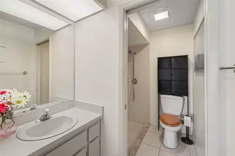 Bath - 7425 Greystone Dr, Hudson, FL 34667 photo 1 of 2