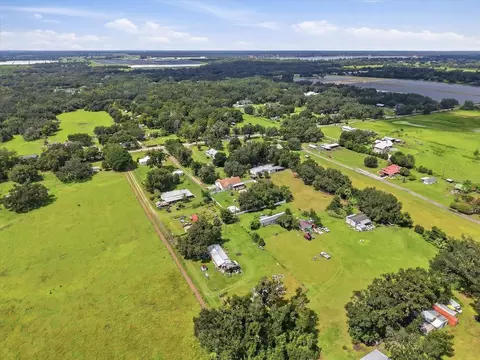View/Area - 7214 Broken Oak Dr, Dover, FL 33527 photo 8 of 11