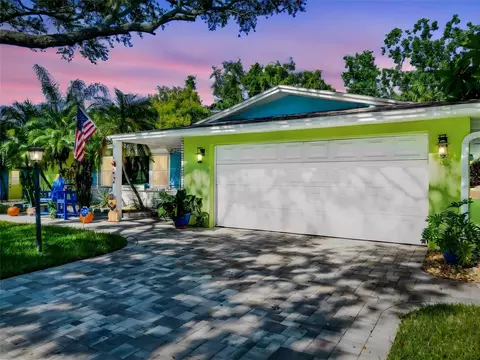 990 Lexington Dr, Dunedin, FL 34698