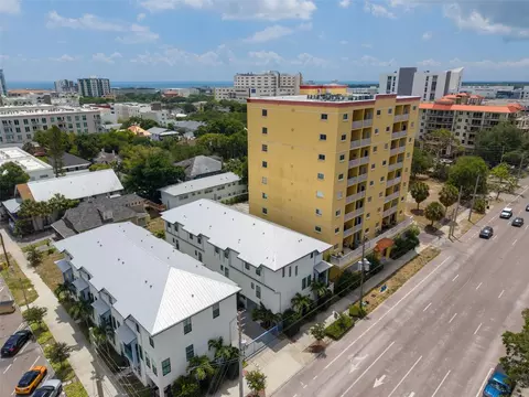 316 8th St S #604, Saint Petersburg, FL 33701