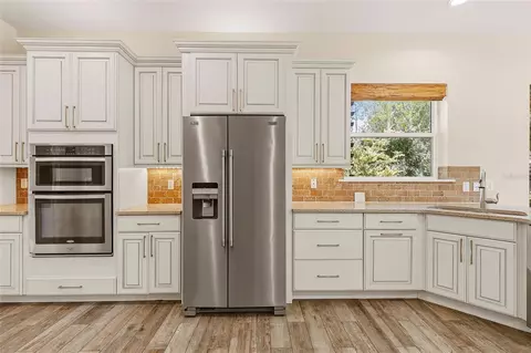 Kitchen - 71 Perry Ln, Enterprise, FL 32725 photo 1 of 4