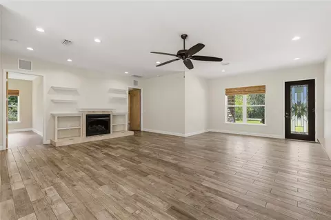 Living - 71 Perry Ln, Enterprise, FL 32725 photo 4 of 8