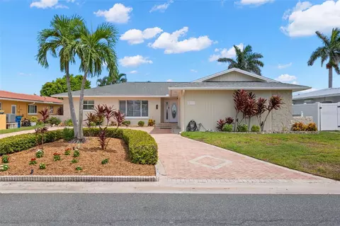 12305 4th St E, Treasure Island, FL 33706