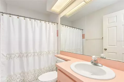 Bath - 2255 Eagle Bluff Dr, Valrico, FL 33596 photo 3 of 4
