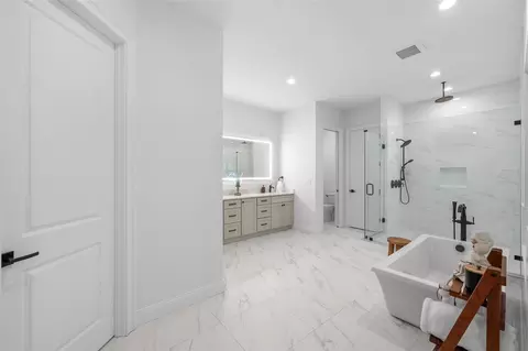 Bath - 3111 John Moore Rd, Brandon, FL 33511 photo 1 of 4