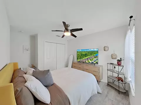 5037 White Chicory Dr, Apollo Beach, FL 33572