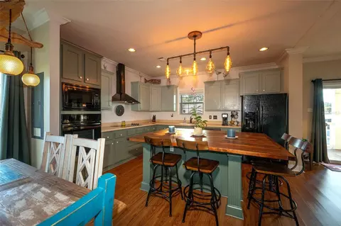 Kitchen - 7247 Arbordale Dr, Weeki Wachee, FL 34607 photo 3 of 5