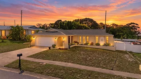 210 Leafwood Rd, Tarpon Springs, FL 34689