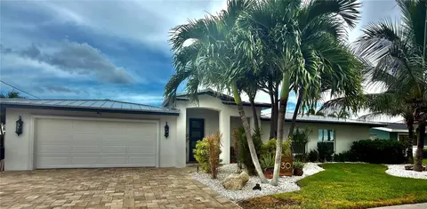 430 Palm Is SE, Clearwater Beach, FL 33767