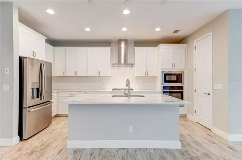 Kitchen - 4000 Burdick Loop, Odessa, FL 33556 photo 1 of 5