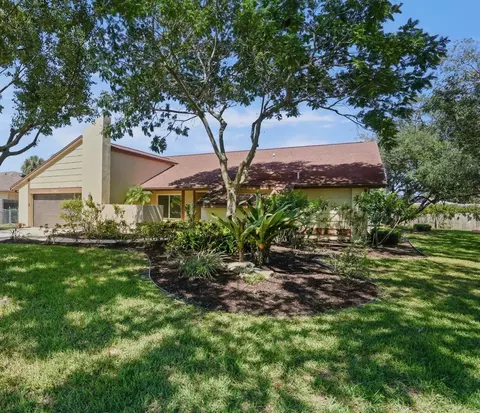 2893 Rollingwood Ct, Clearwater, FL 33761