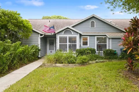 2712 Bentley Dr, Palm Harbor, FL 34684