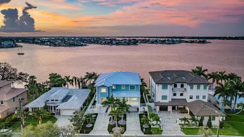 7 Paradise Ln, Treasure Island, FL 33706