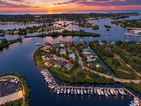 1161 Marina Dr, Tarpon Springs, FL 34689