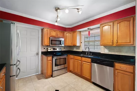 Kitchen - 14331 Apache Ave, Largo, FL 33774 photo 2 of 3