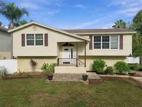 915 Lynnlea Ln, Tarpon Springs, FL 34689