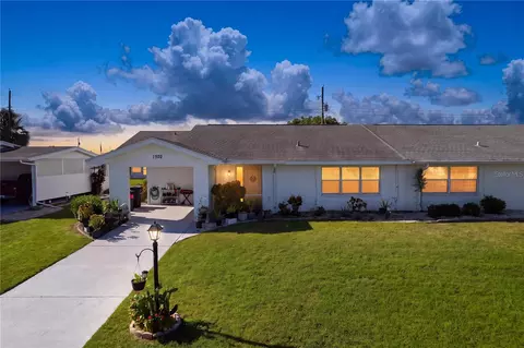 1520 Belle Glade Ave, Sun City Center, FL 33573