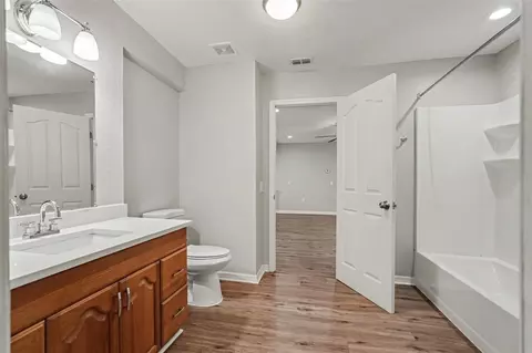 Bath - 126 Goins Dr, Seffner, FL 33584 photo 2 of 3