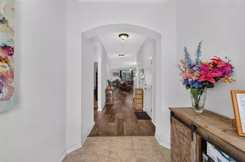 Entry Way - 11520 Scarlet Ibis Pl, Riverview, FL 33569 photo 2 of 7