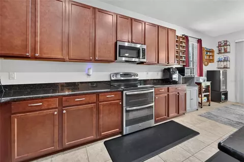 Kitchen - 11520 Scarlet Ibis Pl, Riverview, FL 33569 photo 3 of 5