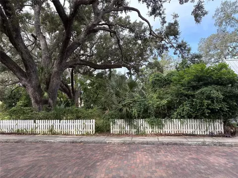 225 2nd Ave N, Safety Harbor, FL 34695