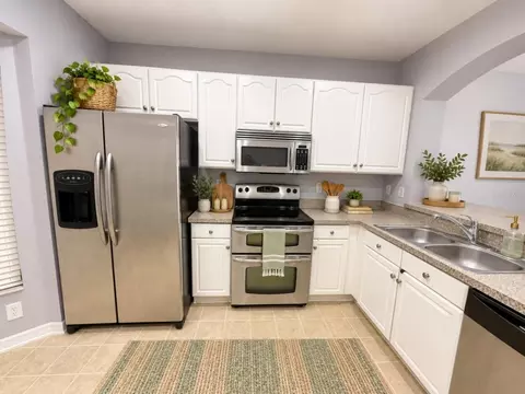 Kitchen - 12307 Foxmoor Peak Dr, Riverview, FL 33579 photo 1 of 4