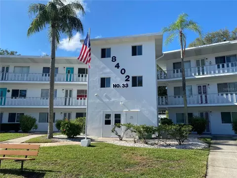 8402 111th St #106, Seminole, FL 33772