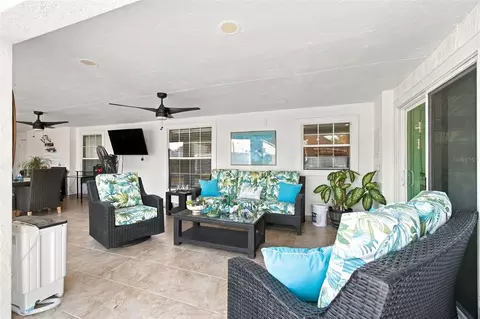 Exterior - 1325 Oakcrest Dr, Brandon, FL 33510 photo 10 of 18