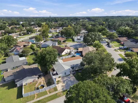 View/Area - 1325 Oakcrest Dr, Brandon, FL 33510 photo 6 of 16