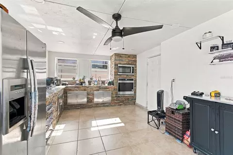 Kitchen - 1325 Oakcrest Dr, Brandon, FL 33510 photo 13 of 15