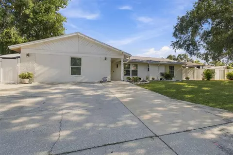Exterior - 1325 Oakcrest Dr, Brandon, FL 33510 photo 3 of 18