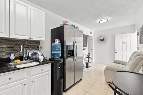 Kitchen - 1325 Oakcrest Dr, Brandon, FL 33510 photo 11 of 15